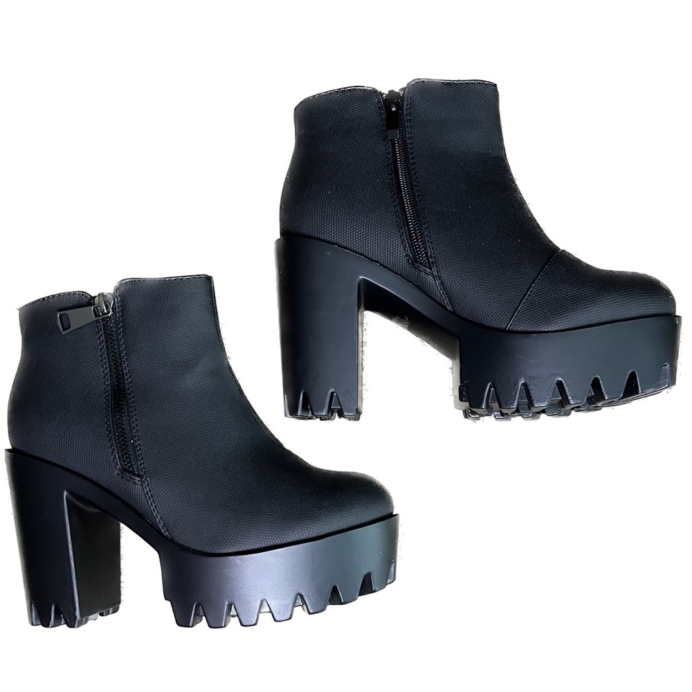 Refresh Black Ankle Booties Zip Up Closure Size 6